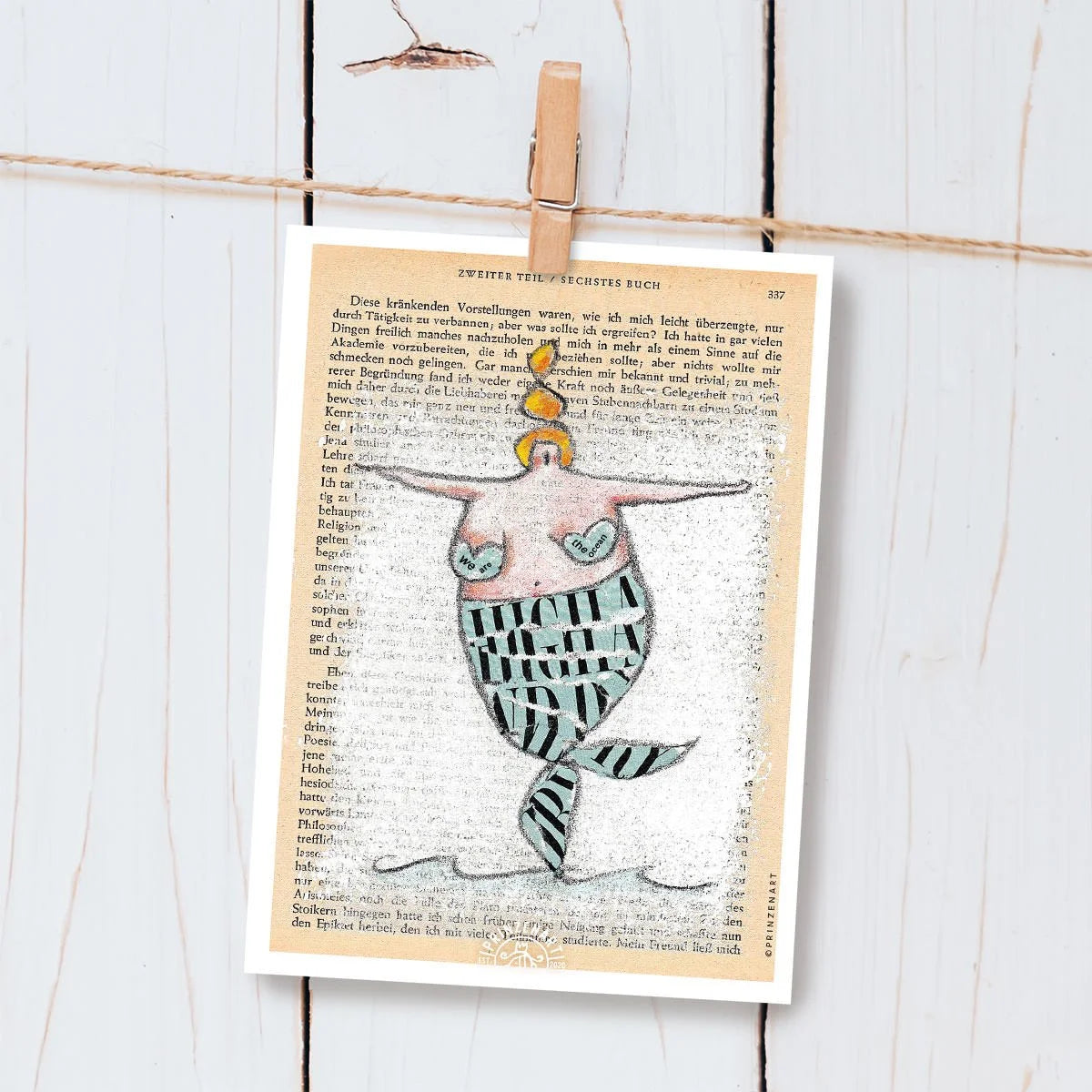 Nixe mit ausgebreiteten Armen, High and Dry, Mixed-Media auf Buchseite | Prinzenart
