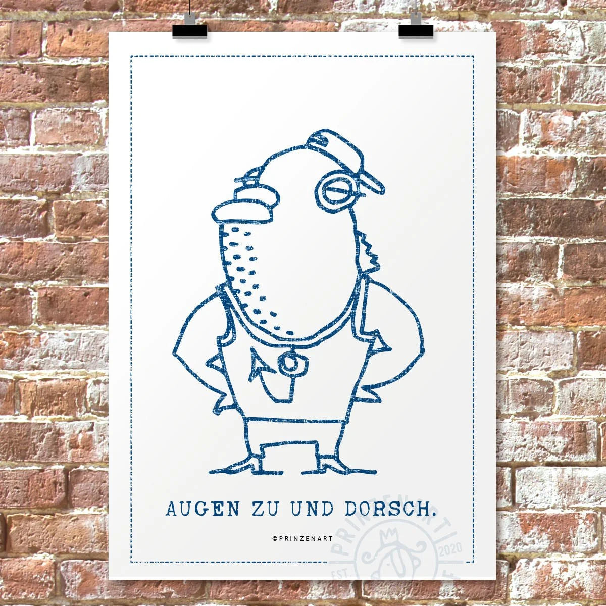 Poster Fisch mit Kappe und Pfeife, Spruch Augen zu und Dorsch, Backsteinwand | Prinzenart