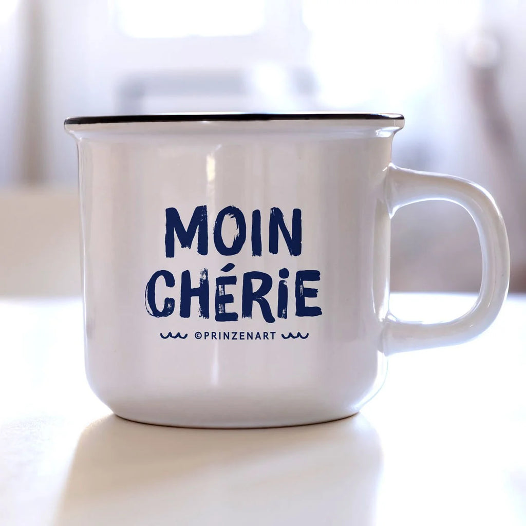 Weiße Vintage-Kaffeetasse Moin Chérie Nahaufnahme in der Küche | Prinzenart
