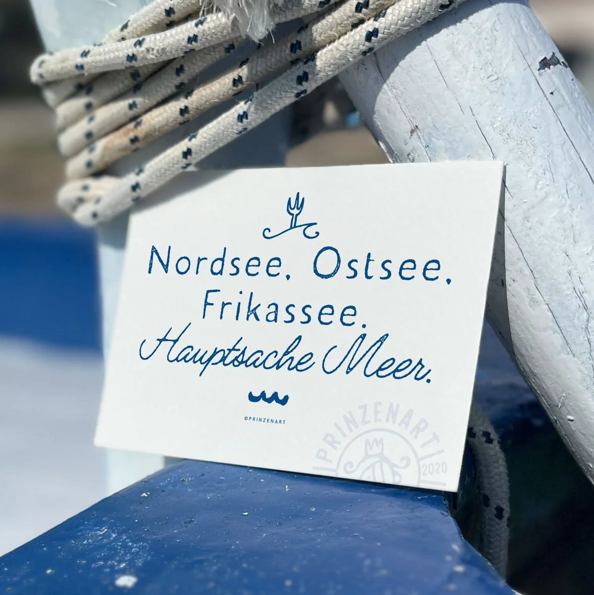 Postkarte Hauptsache Meer, maritimer Spruch mit Wellen am Strand | Prinzenart