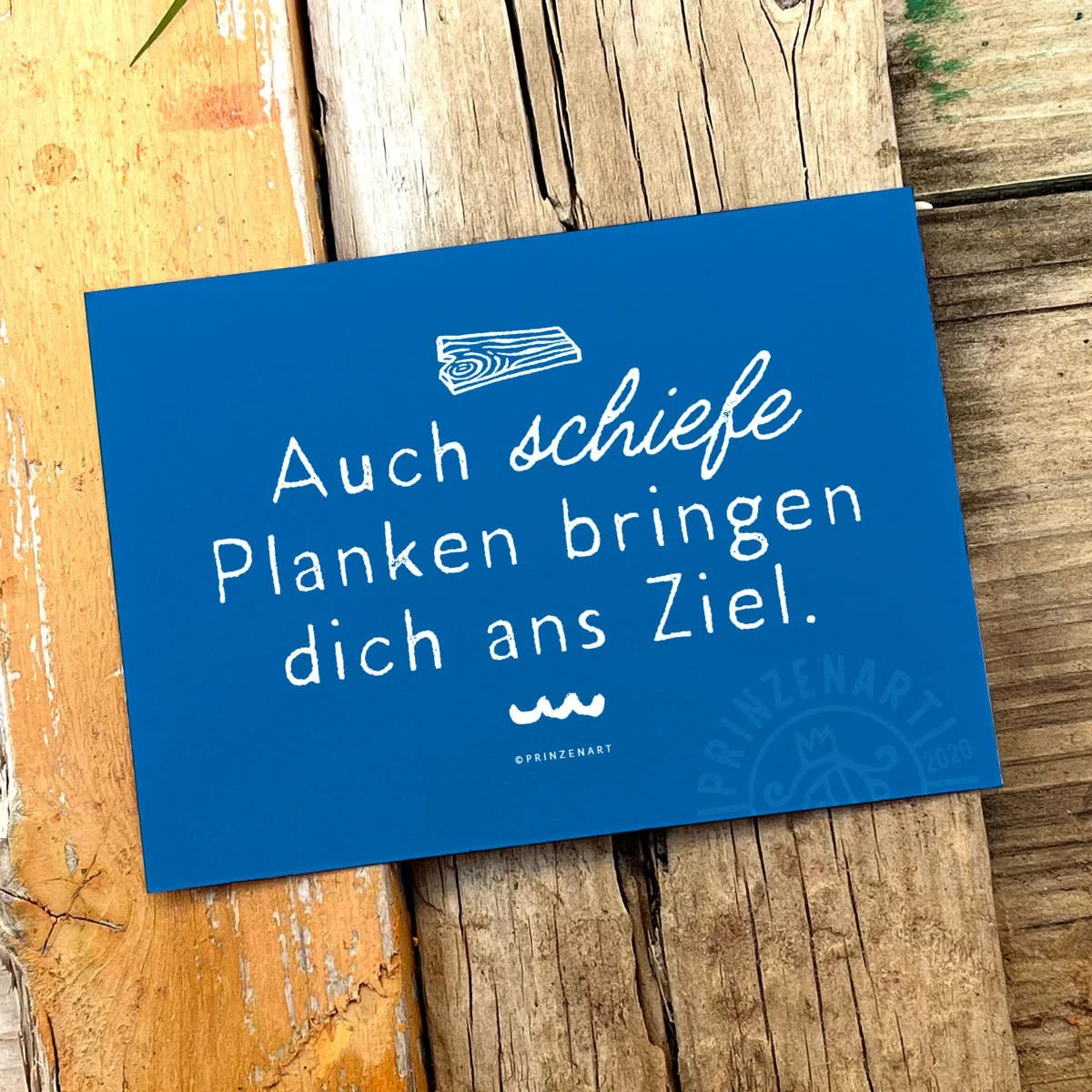 Postkarte Schiefe Planken, maritimer Spruch am Strand | Prinzenart