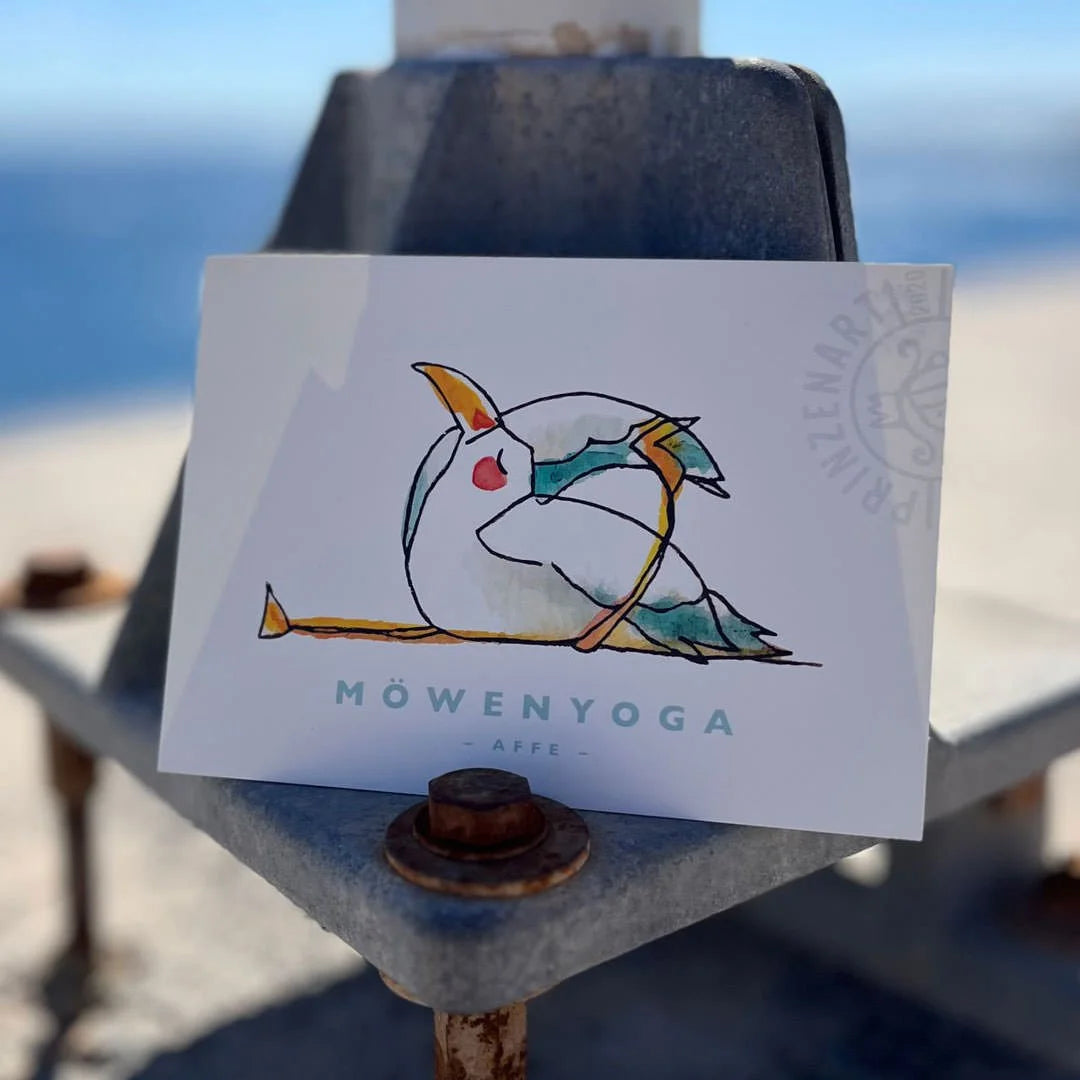 Yogamoewen-Postkarte Moewe in Affe-Yoga-Pose am Hafen, maritime Aquarell | Prinzenart