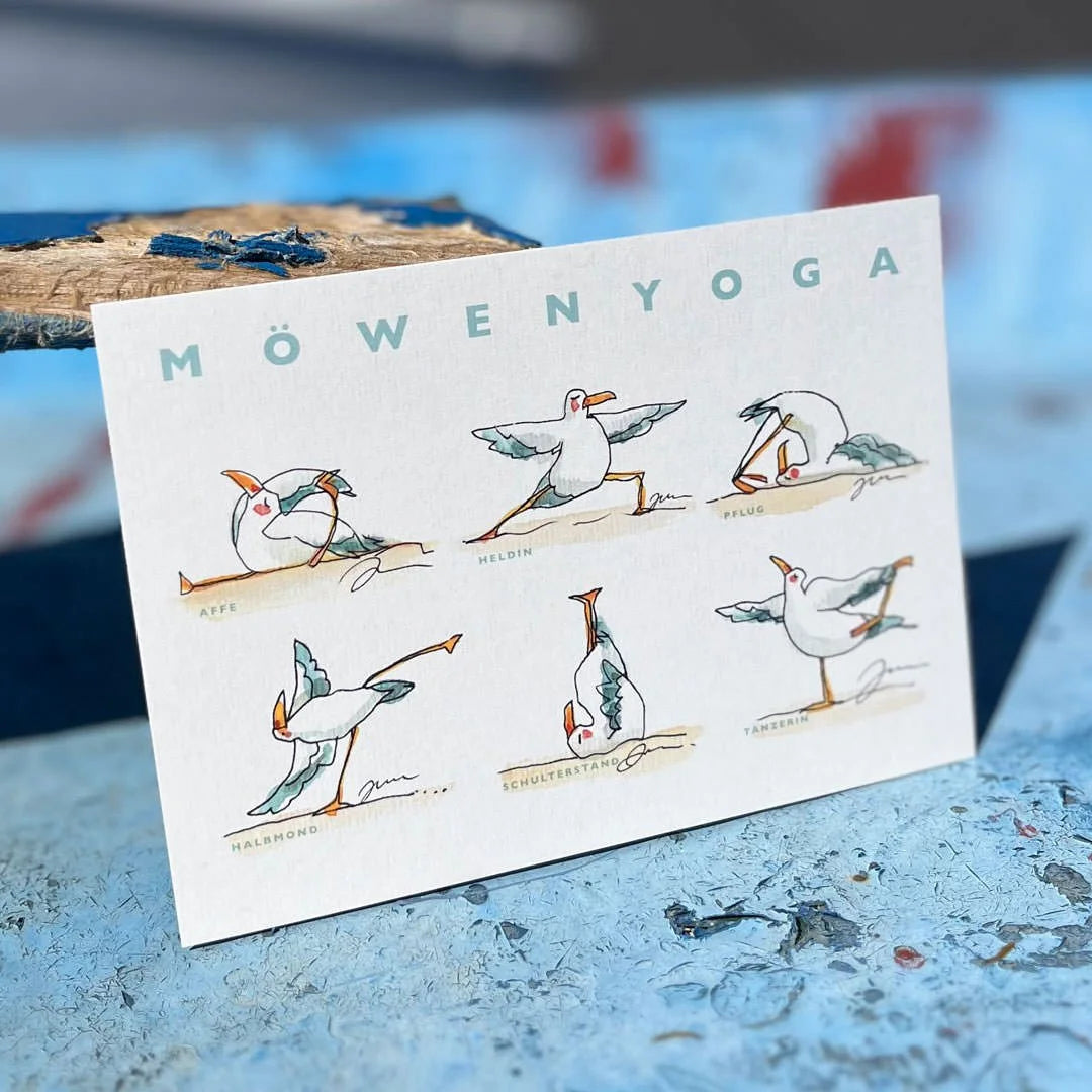 Yogamoewen-Postkarte Moewe in Moewenyoga-Pose auf Boot, maritime Aquarell | Prinzenart