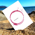 WeinAchten-Postkarte mit Rotweinring und Text O Tannebaum am Strand | Prinzenart