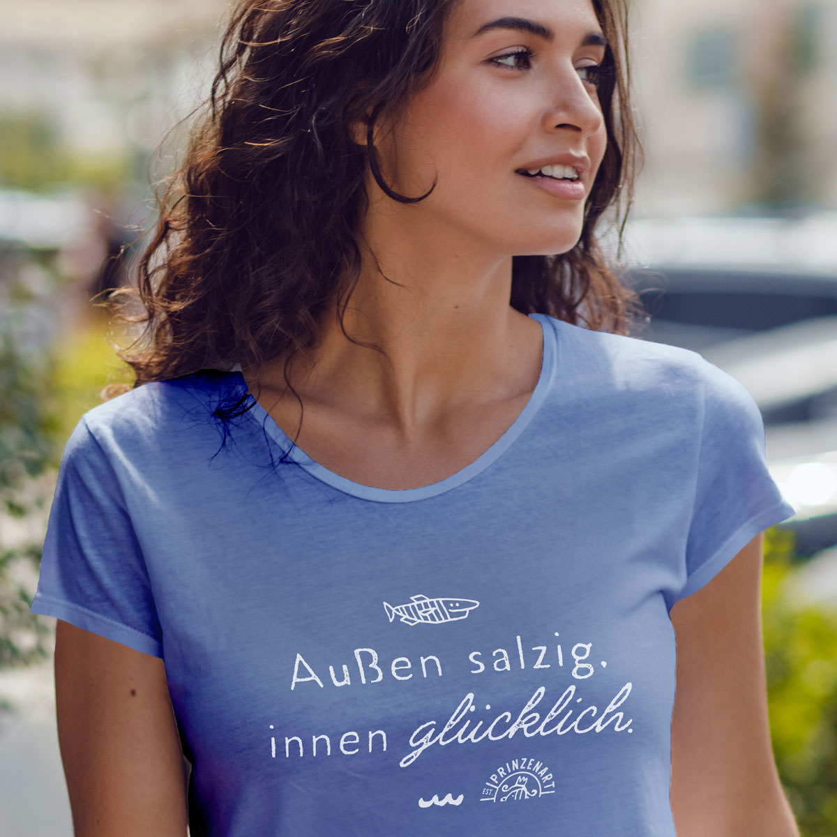 Frauen-T-Shirt – Außen salzig, innen glücklich